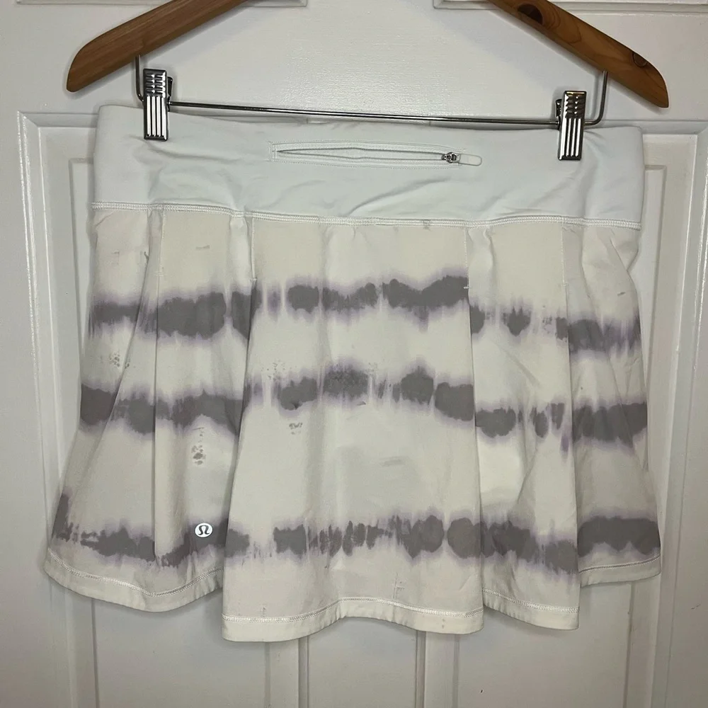 Lululemon Athletica White and Gray Skirt 8 reposhing bc I bought the wrong size - Picture 15 of 16